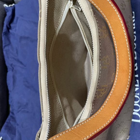 A vintage Dooney&Bourke monograph Canvas hobo - Picture 6 of 8